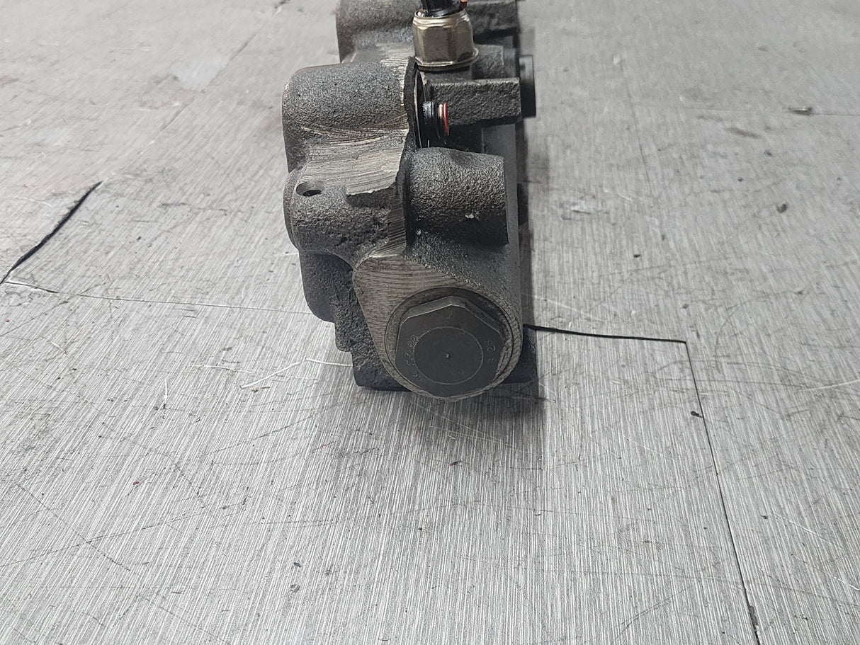 International DT466E EGR Diesel Engine Fuel & Oil Manifold Rail Part# 1841968C4