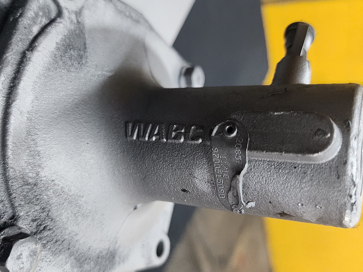 WABCO EATON Aluminum Transmission Bell Housing Part # 4306008 A-7802 With Salve Cylinder 20857