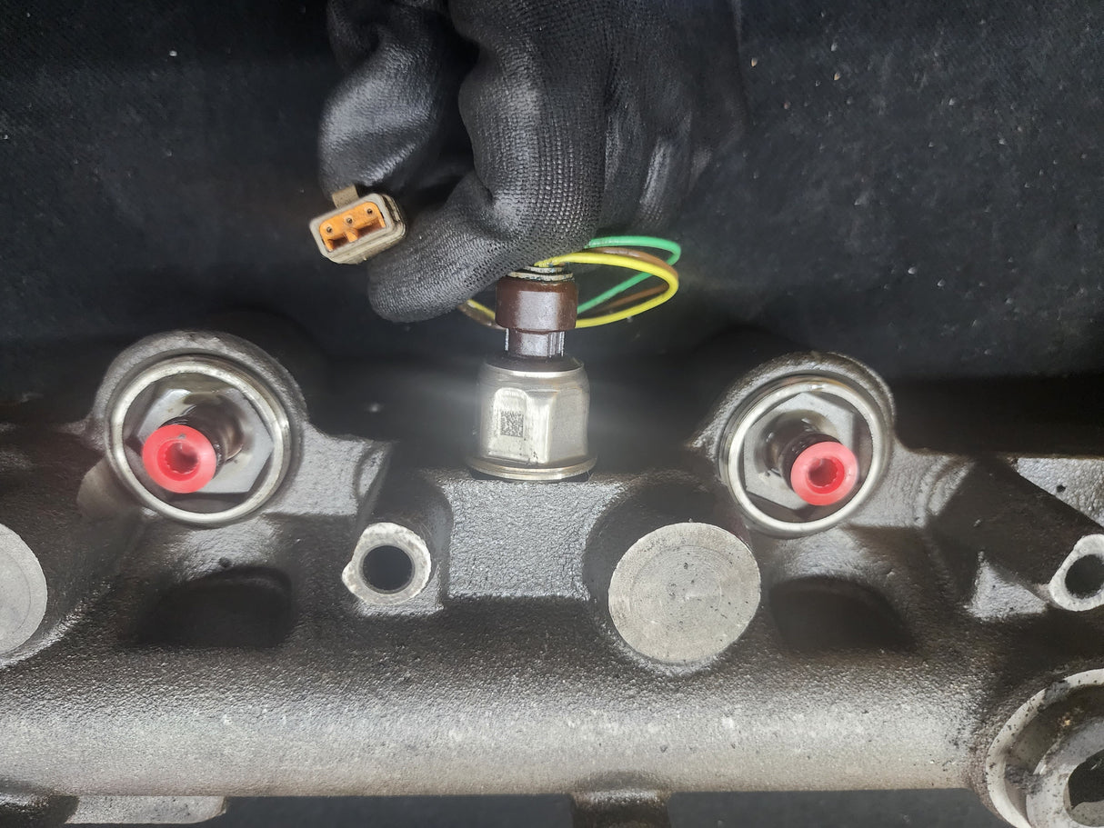 International DT466E EGR Diesel Engine Fuel and Oil Manifold Rail Part# 1841968C4 For Sale