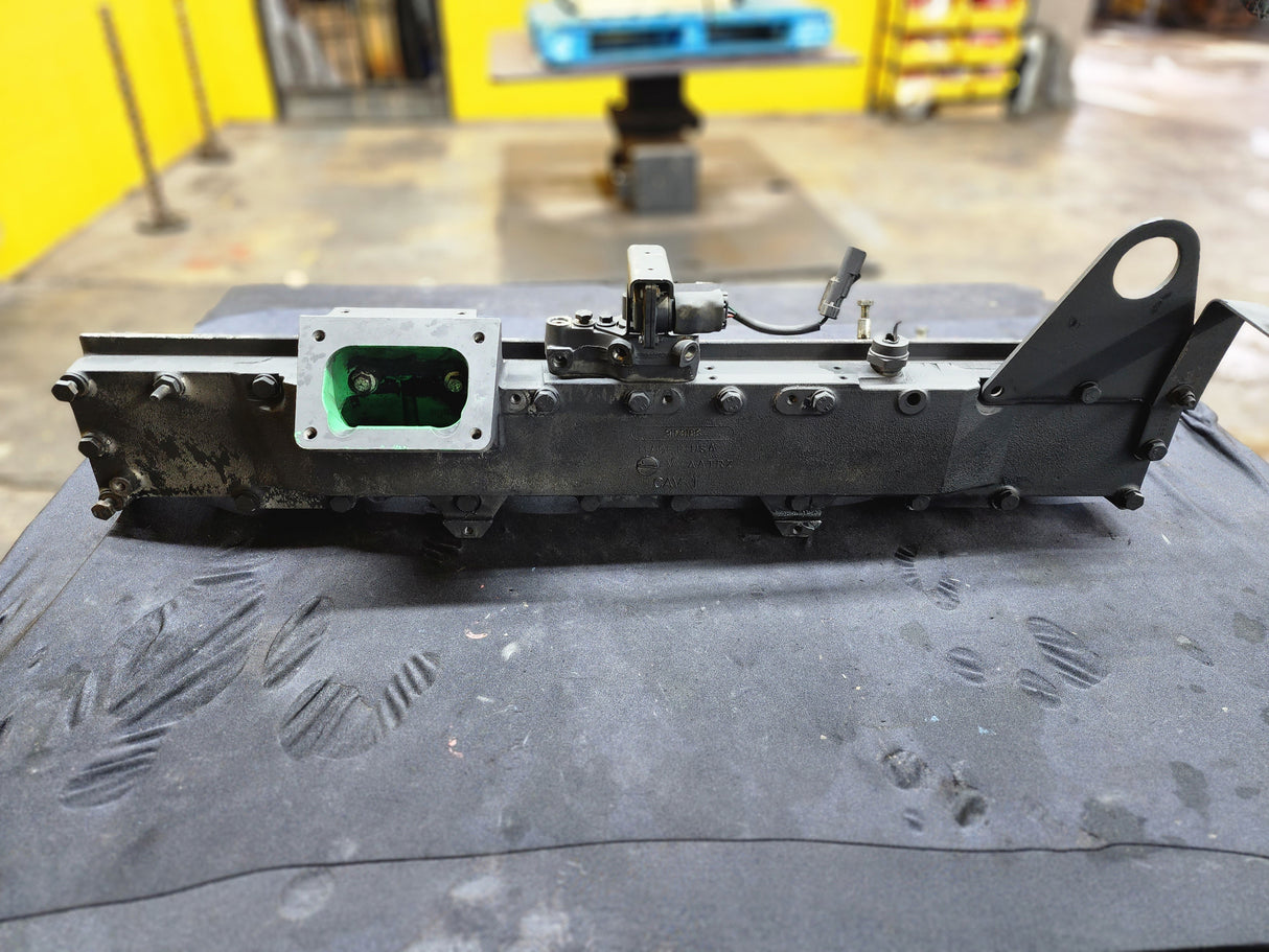 2004 Cummins ISM 320V Diesel Engine Rocker Arm Housing with Front Lifting Bracket, EGR Valve & Air Intake Manifold