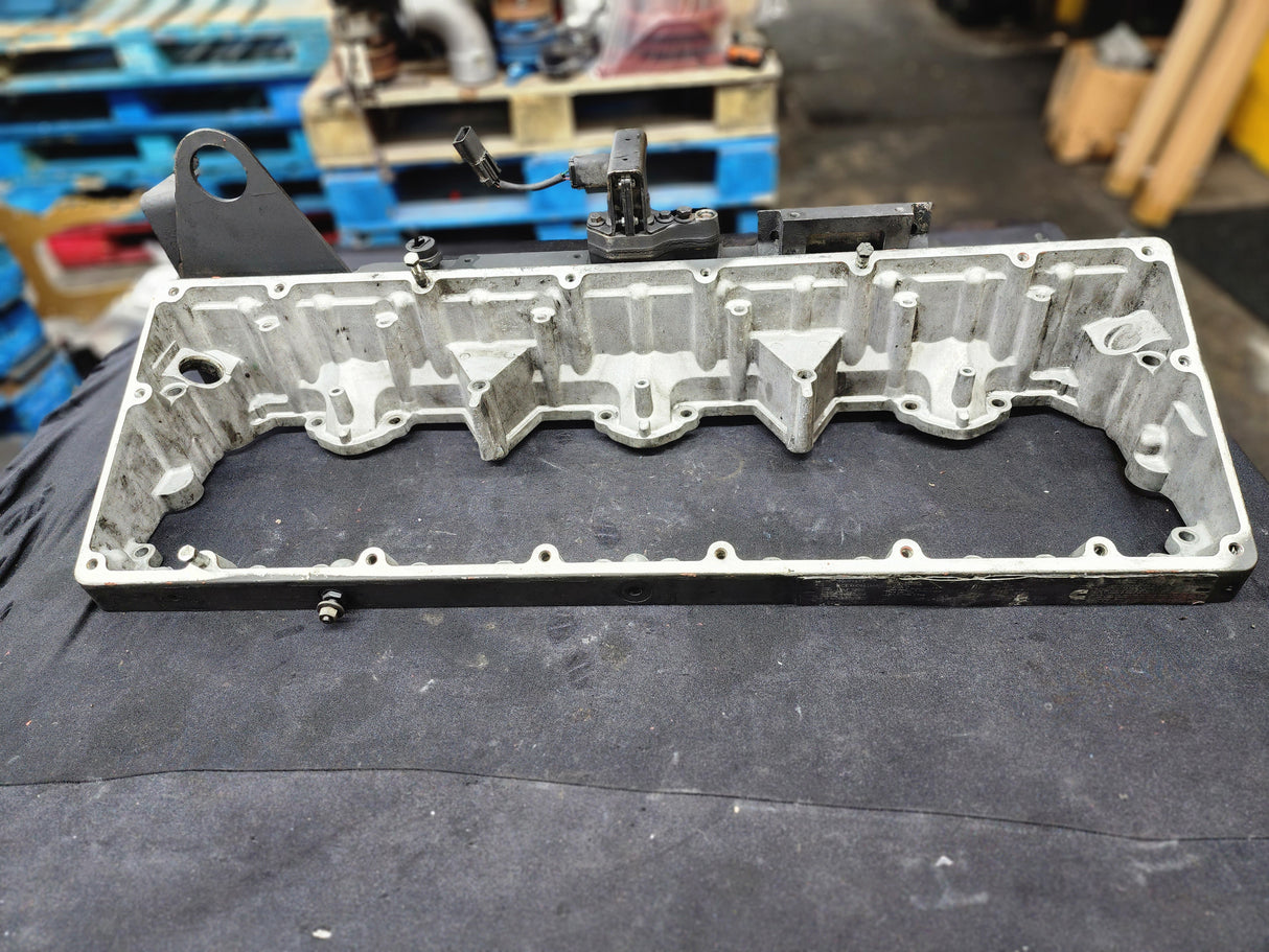 2004 Cummins ISM 320V Diesel Engine Rocker Arm Housing with Front Lifting Bracket, EGR Valve & Air Intake Manifold