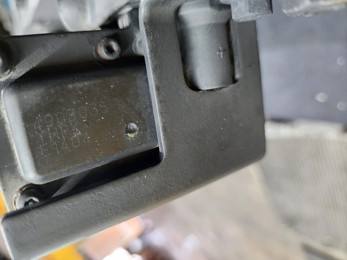 2004 Cummins ISM 320V Diesel Engine Rocker Arm Housing with Front Lifting Bracket, EGR Valve & Air Intake Manifold