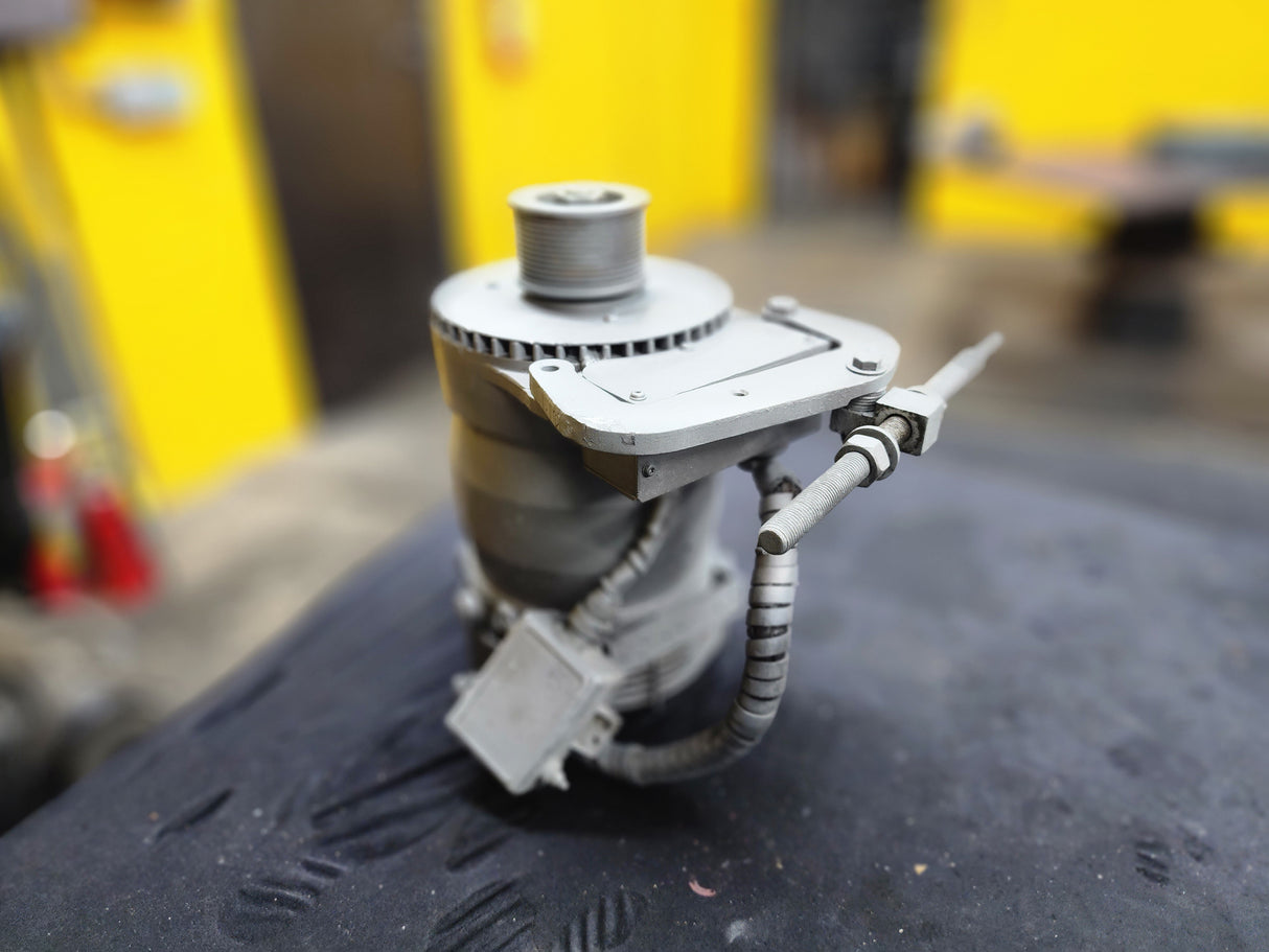 OEM C.E Diesel Engine Niehoff Alternator, Bracket Part # 3055043