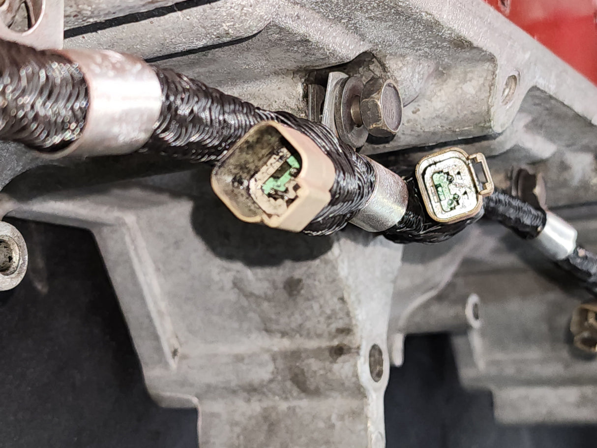 2008 Cummins ISM 410 Diesel Engine Rocker Arm Housing with Front Lifting Bracket, EGR Valve, Air Intake Manifold & Wire Harness