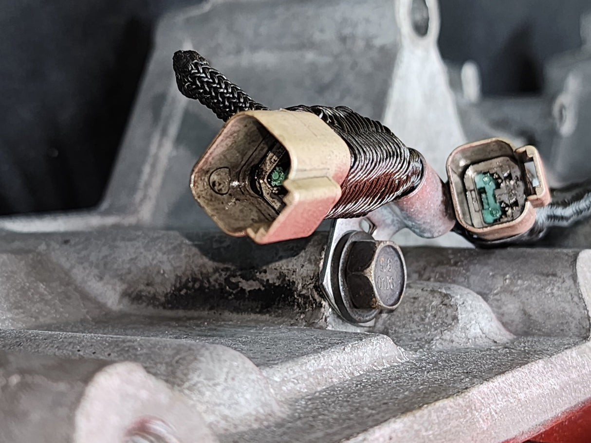 2008 Cummins ISM 410 Diesel Engine Rocker Arm Housing with Front Lifting Bracket, EGR Valve, Air Intake Manifold & Wire Harness