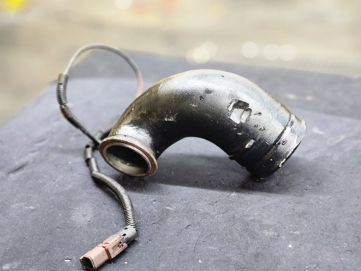 Mack 21262488 Air Intake Transfer Elbow Tube With Sensor For Sale