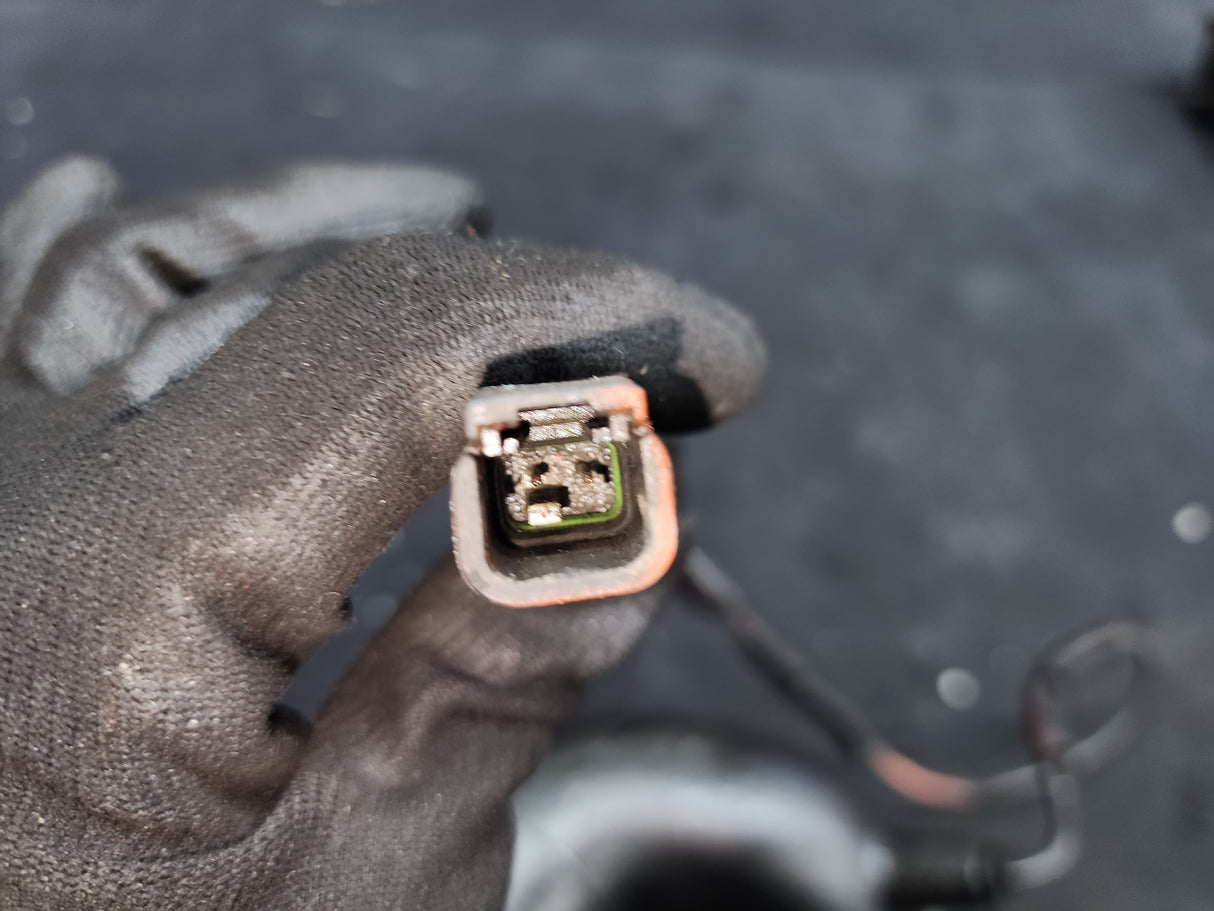 Mack 21262488 Air Intake Transfer Elbow Tube With Sensor For Sale