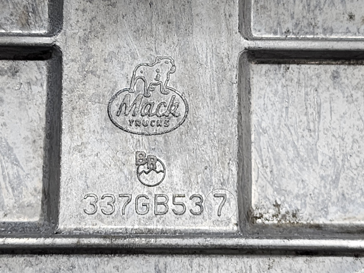 2001 OEM Mack ETEC E7-300 4MR2780 Diesel Engine Valve Cover 337GB537 For Sale