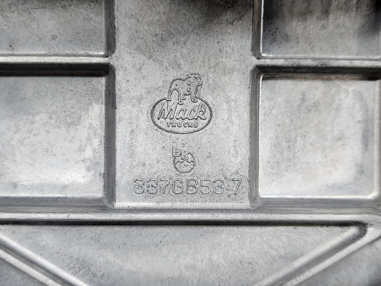 2001 OEM Mack ETEC E7-300 4MR2780 Diesel Engine Valve Cover 337GB537 For Sale