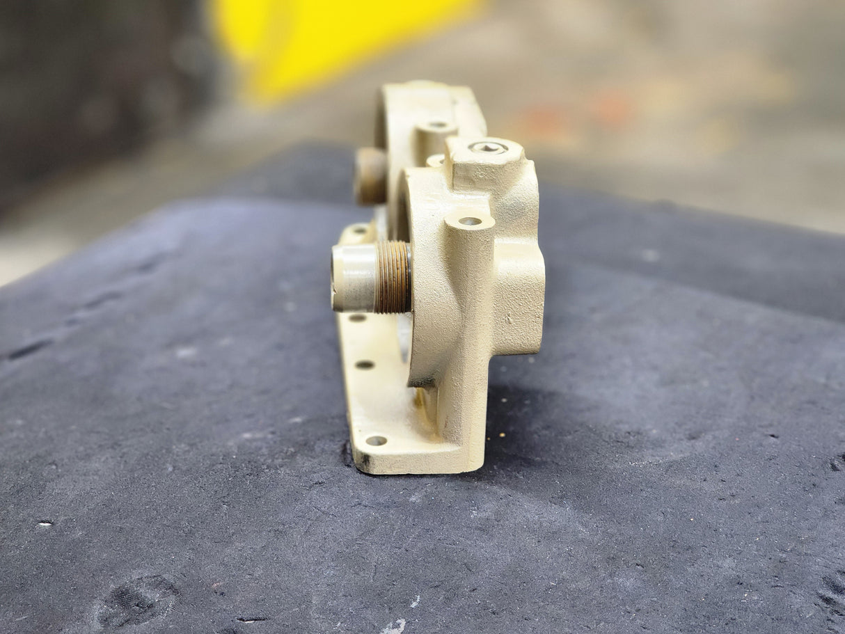 OEM Cummins L10 Diesel Engine Oil Filter Lubricating Head 3033041 For Sale