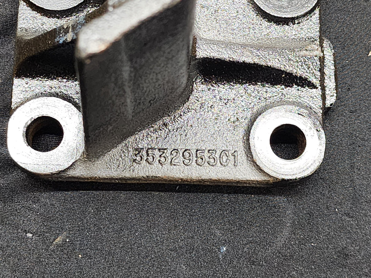 OEM International DT466E Engine Mount 3532953C1 For Sale