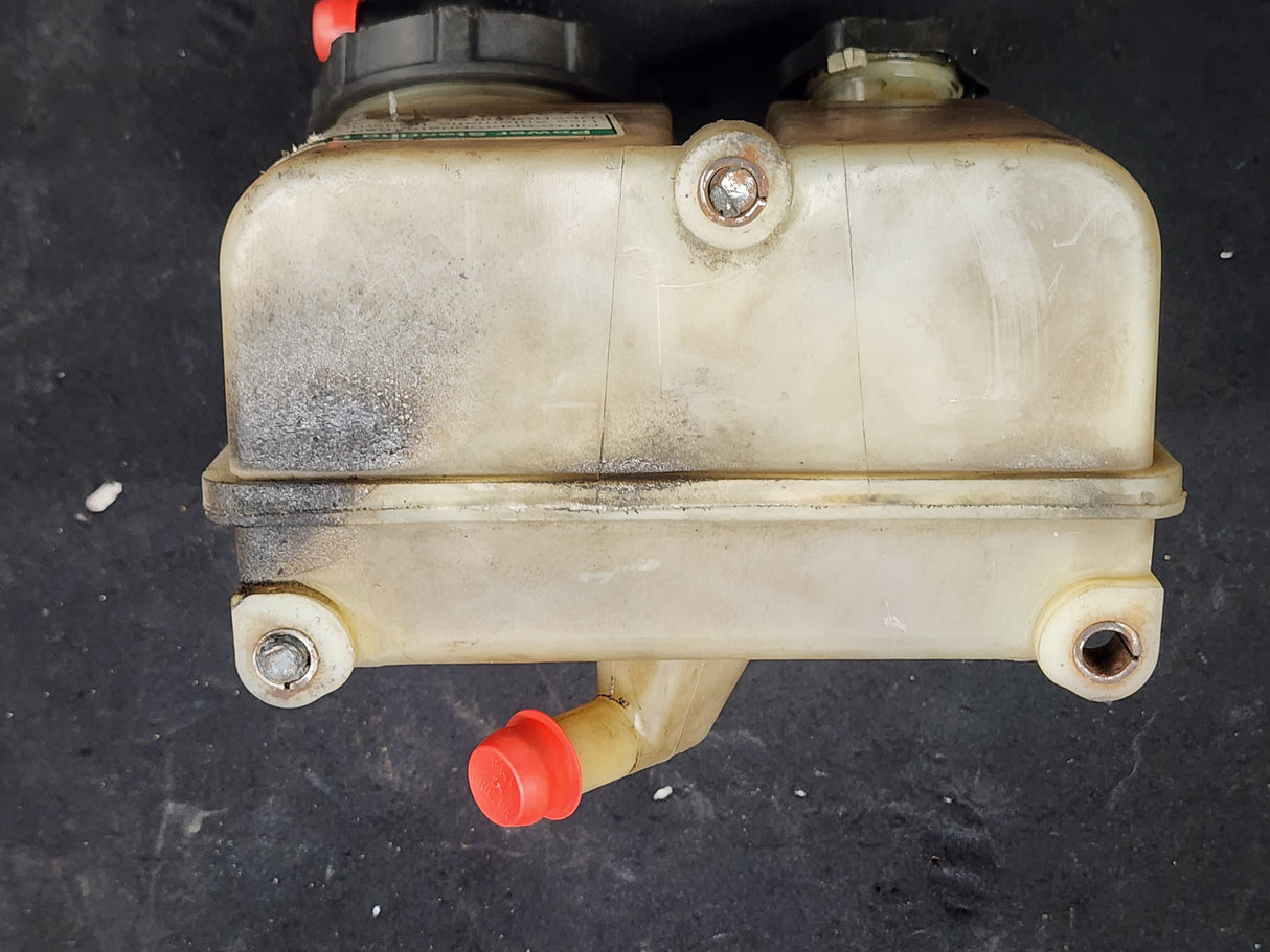 Freightliner Cascadia Power Steering Reservoir Tank A14-14796-001