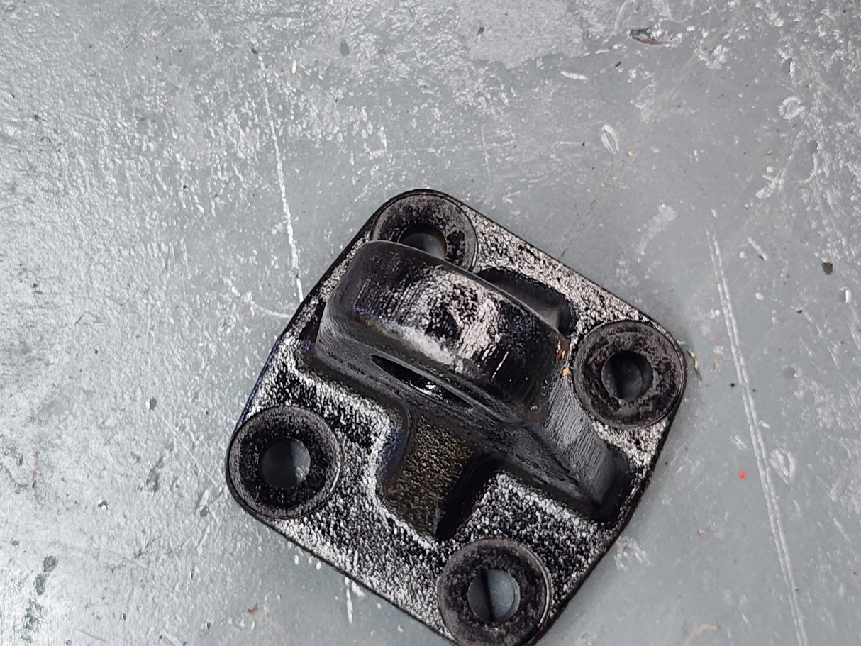 Cummins ISB 6.7L Engine Mount R0130509000 For Sale