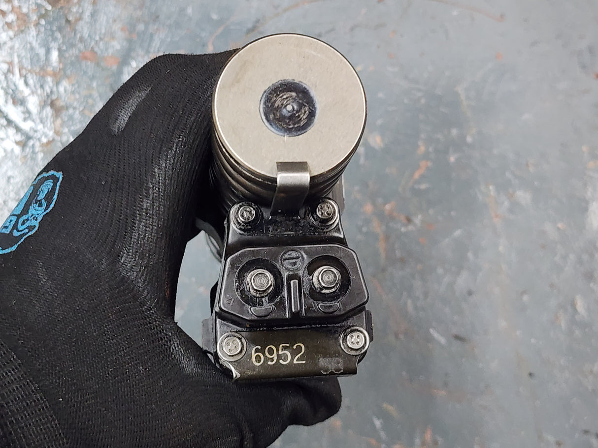 Detroit Series 60 Fuel Injector Part# 6952