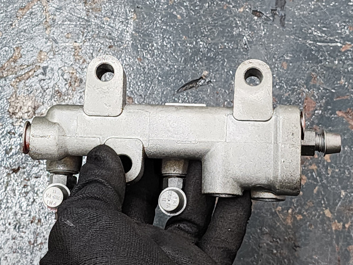 Caterpillar C15 Diesel Engine Fuel Manifold Part # 316-4410