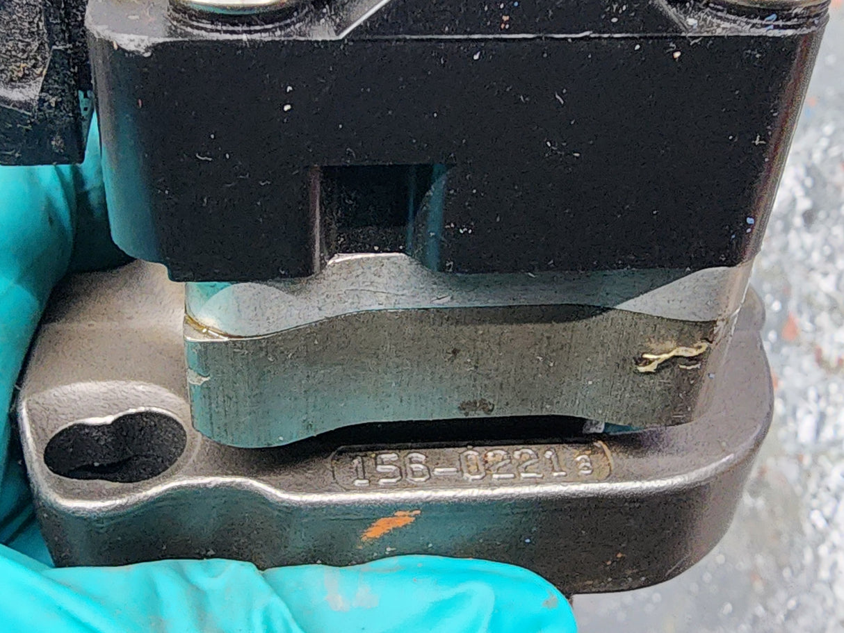 Caterpillar 3126 Diesel Engine Delphi Fuel Injector EX639348 W/ Holder Clamp 156-0221