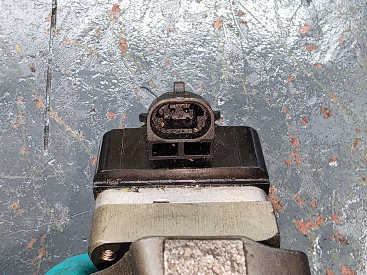 Caterpillar 3126 Diesel Engine Delphi Fuel Injector EX639348 W/ Holder Clamp 156-0221