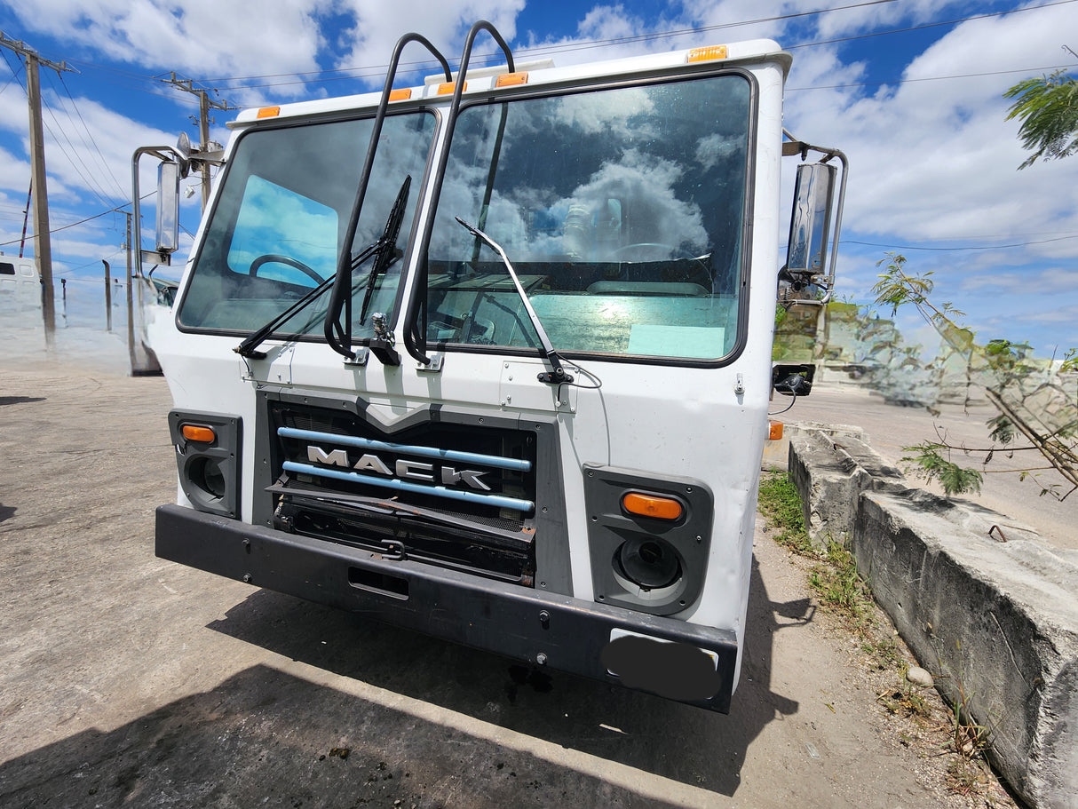 2011 Mack LEU613 Series 600 Garbage Truck W/ Mack MP7 Diesel Engine