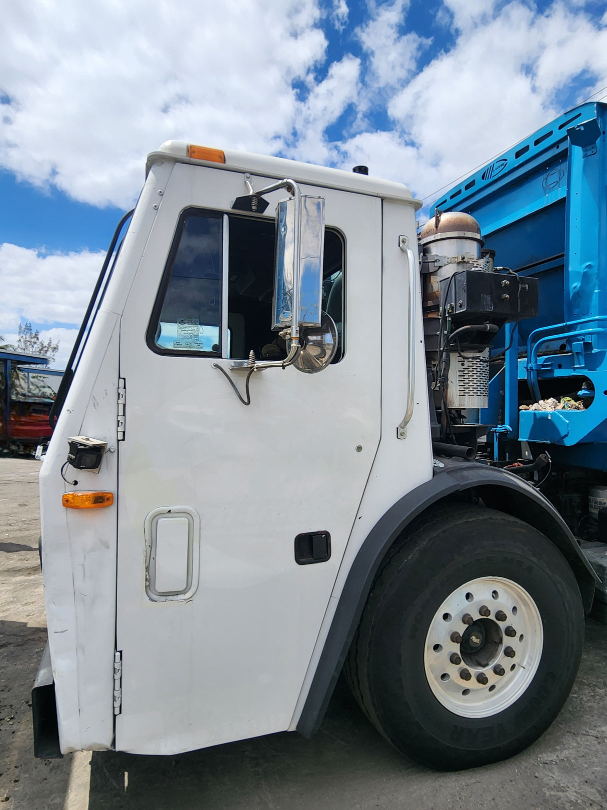 2011 Mack LEU613 Series 600 Garbage Truck W/ Mack MP7 Diesel Engine