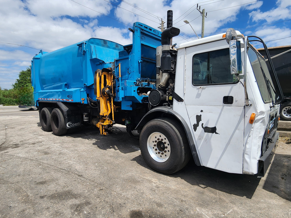 2011 Mack LEU613 Series 600 Garbage Truck W/ Mack MP7 Diesel Engine