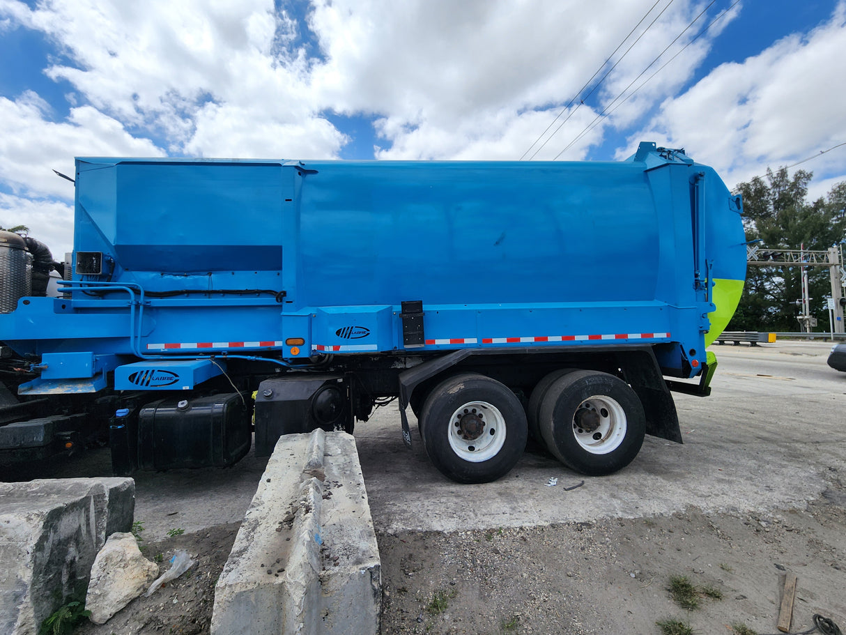 2011 Mack LEU613 Series 600 Garbage Truck W/ Mack MP7 Diesel Engine