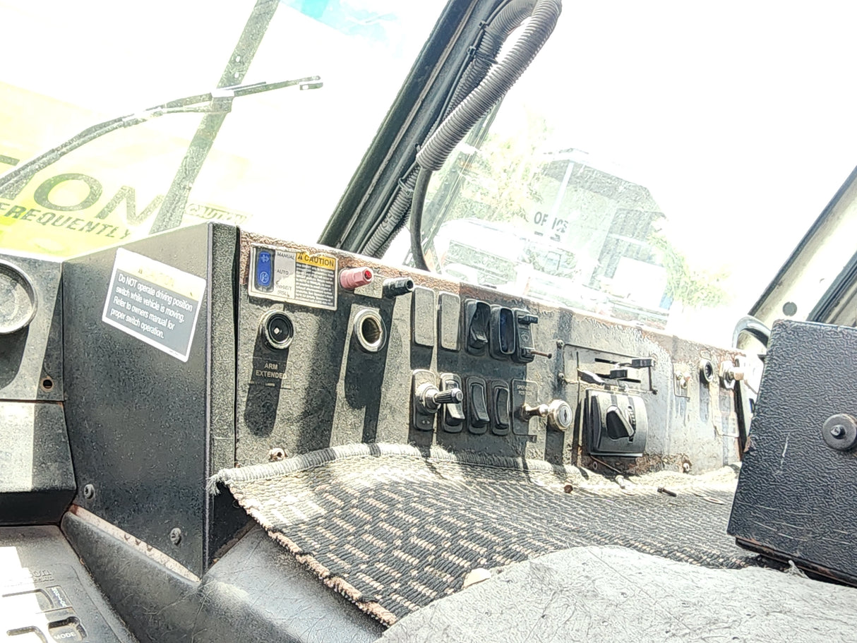 2011 Mack LEU613 Series 600 Garbage Truck W/ Mack MP7 Diesel Engine