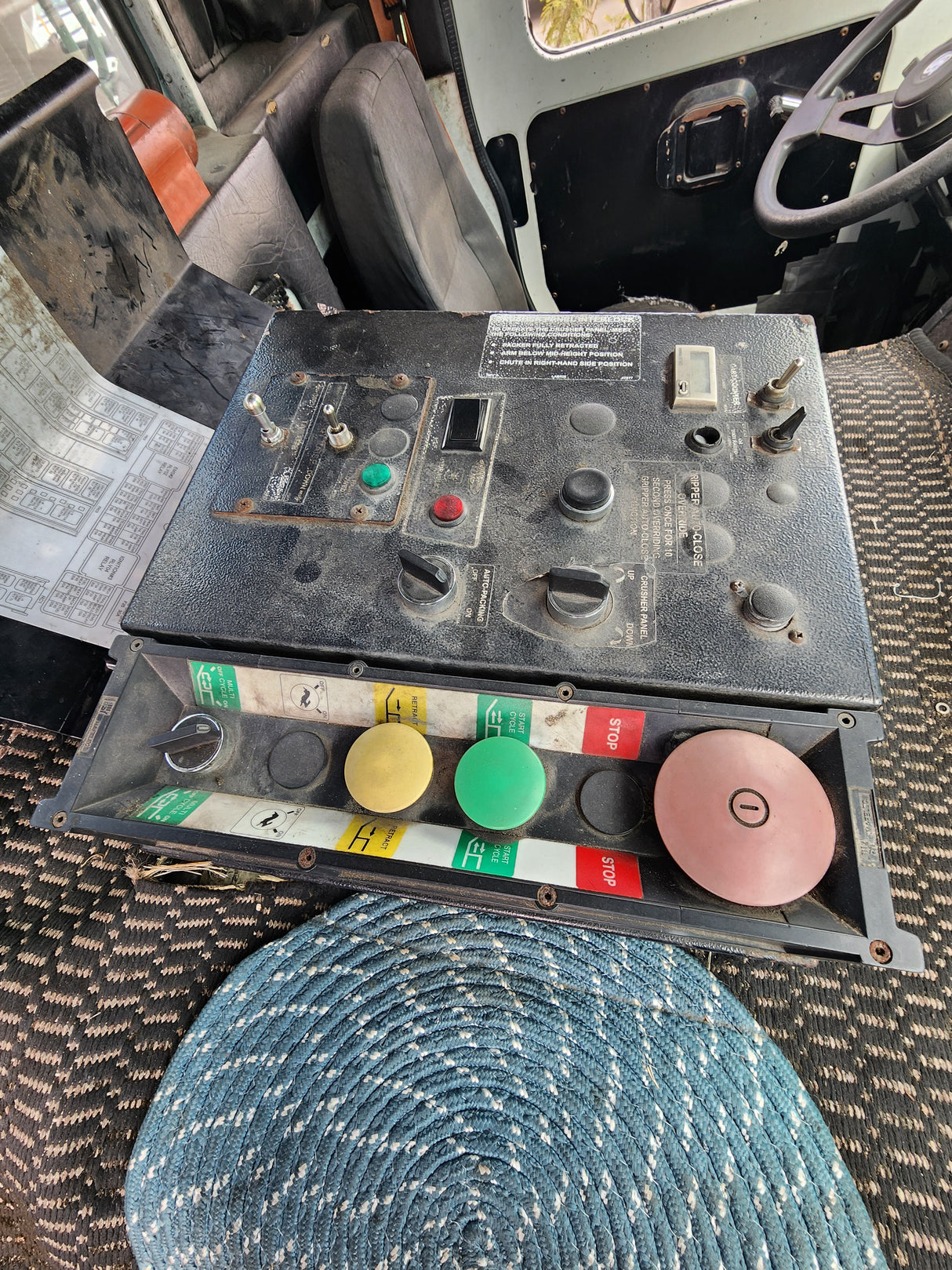 2011 Mack LEU613 Series 600 Garbage Truck W/ Mack MP7 Diesel Engine