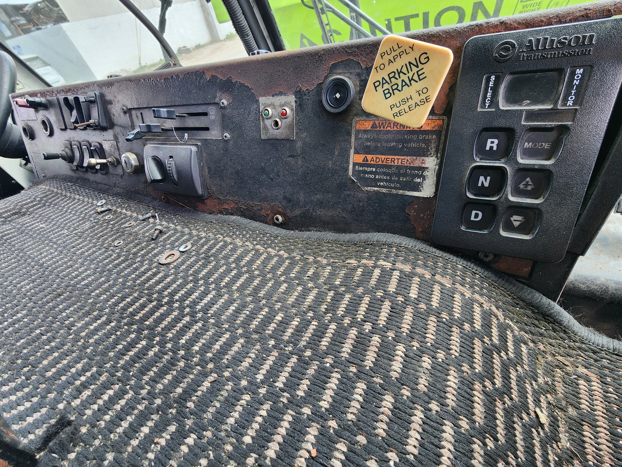 2011 Mack LEU613 Series 600 Garbage Truck W/ Mack MP7 Diesel Engine