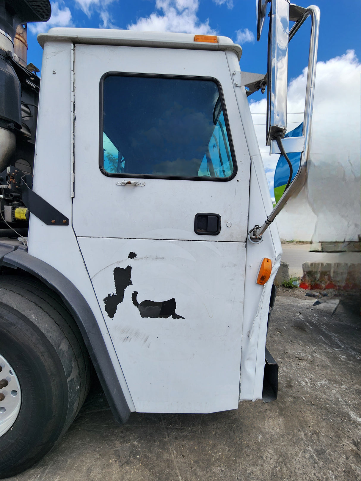 2011 Mack LEU613 Series 600 Garbage Truck W/ Mack MP7 Diesel Engine