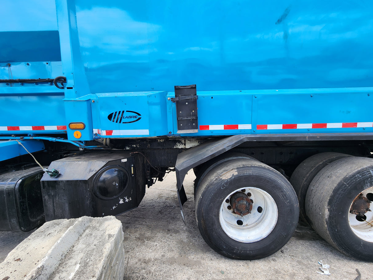 2011 Mack LEU613 Series 600 Garbage Truck W/ Mack MP7 Diesel Engine