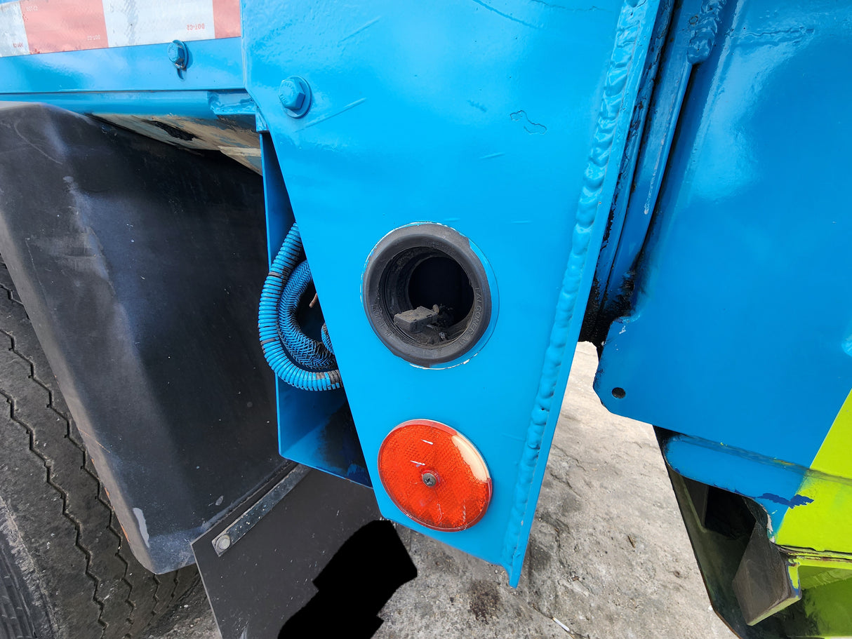 2011 Mack LEU613 Series 600 Garbage Truck W/ Mack MP7 Diesel Engine