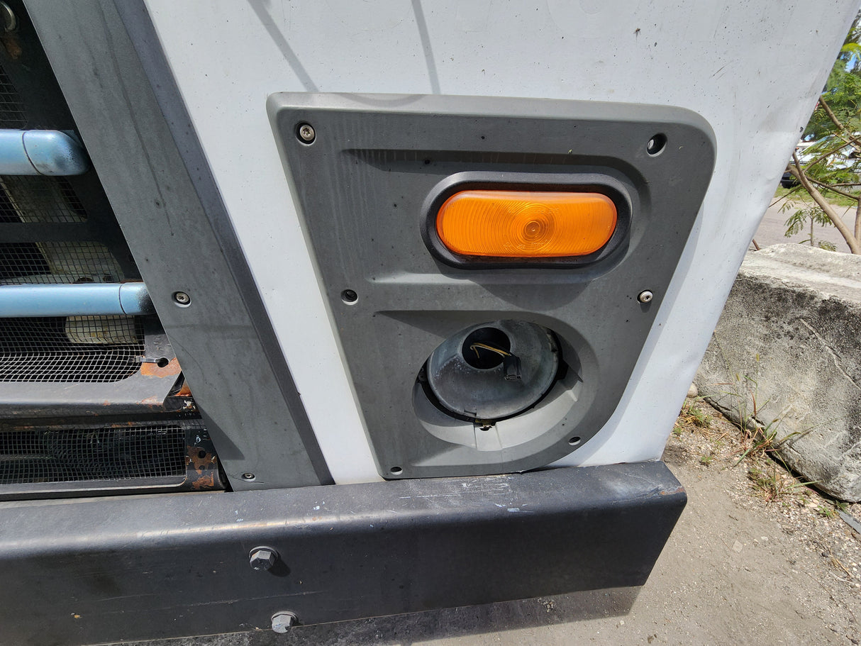 2011 Mack LEU613 Series 600 Garbage Truck W/ Mack MP7 Diesel Engine