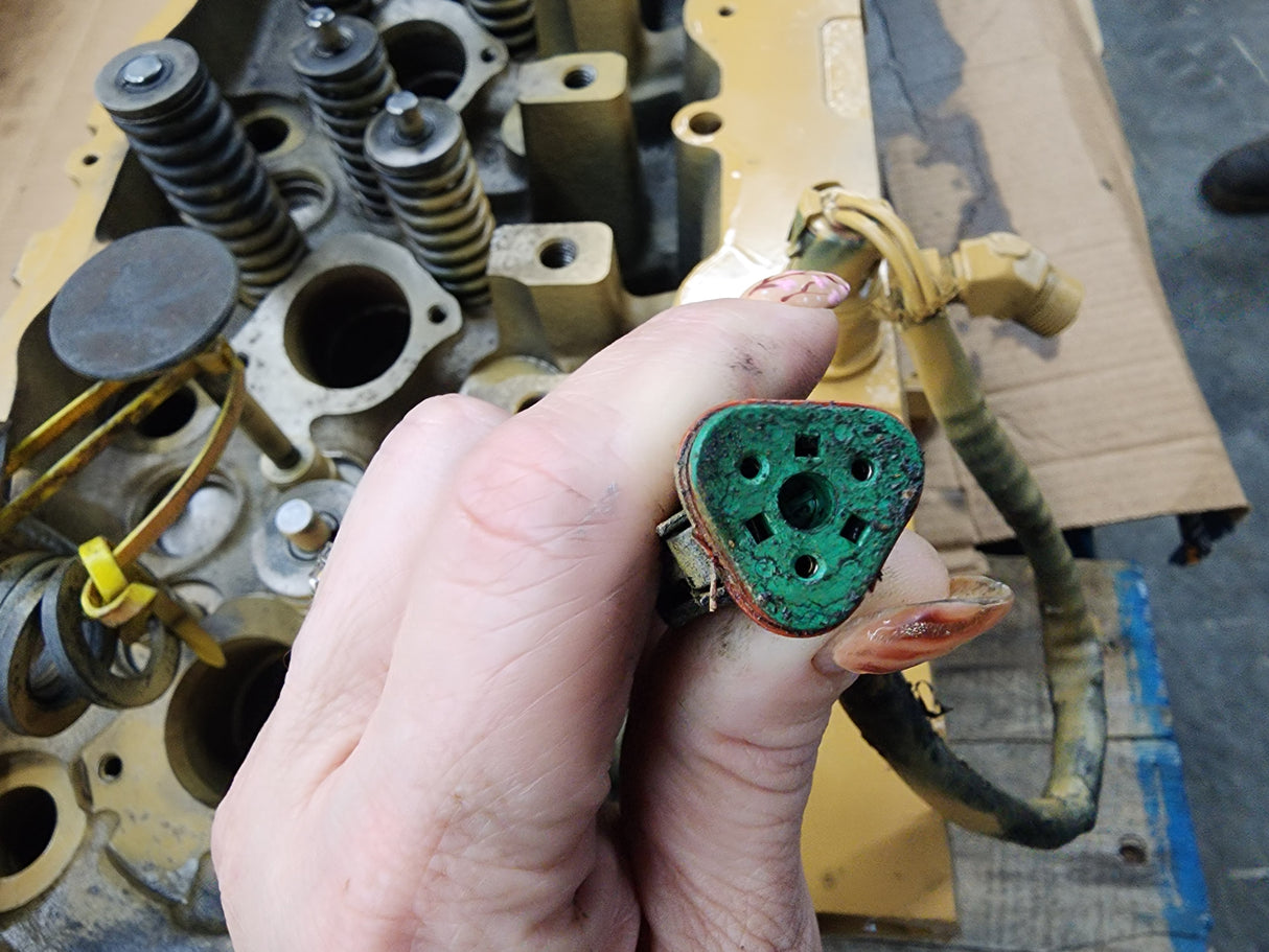 Caterpillar 3126B Cylinder Head, Part# 133-3724, 6 Cylinders