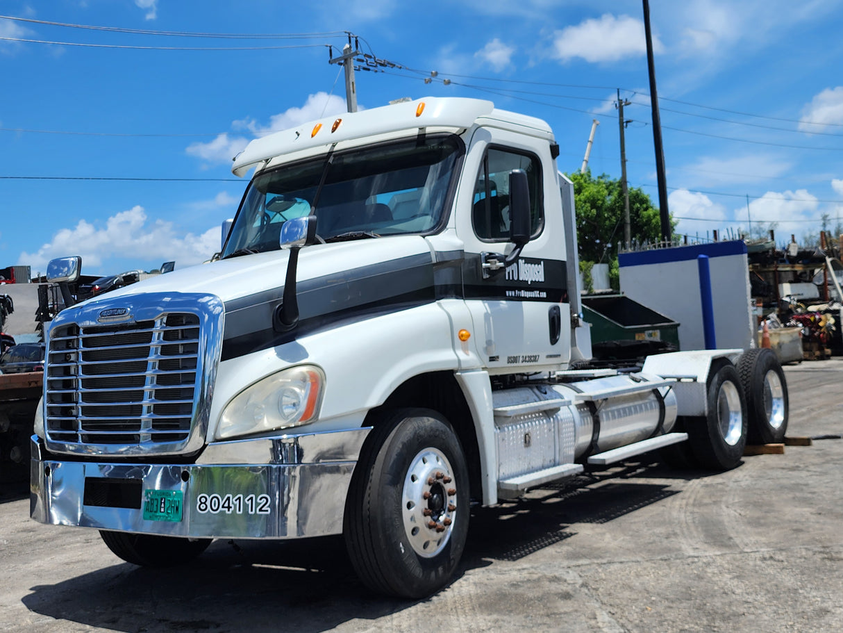 2012 Freightliner Cascadia 125 Cab & Chassis Truck GLIDER KIT (NO ENGINE NO TRANSMISSION)