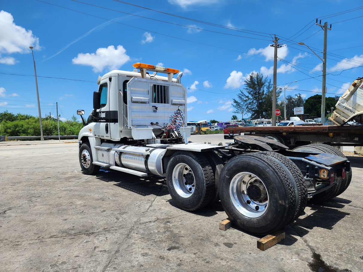 2012 Freightliner Cascadia 125 Cab & Chassis Truck GLIDER KIT (NO ENGINE NO TRANSMISSION)