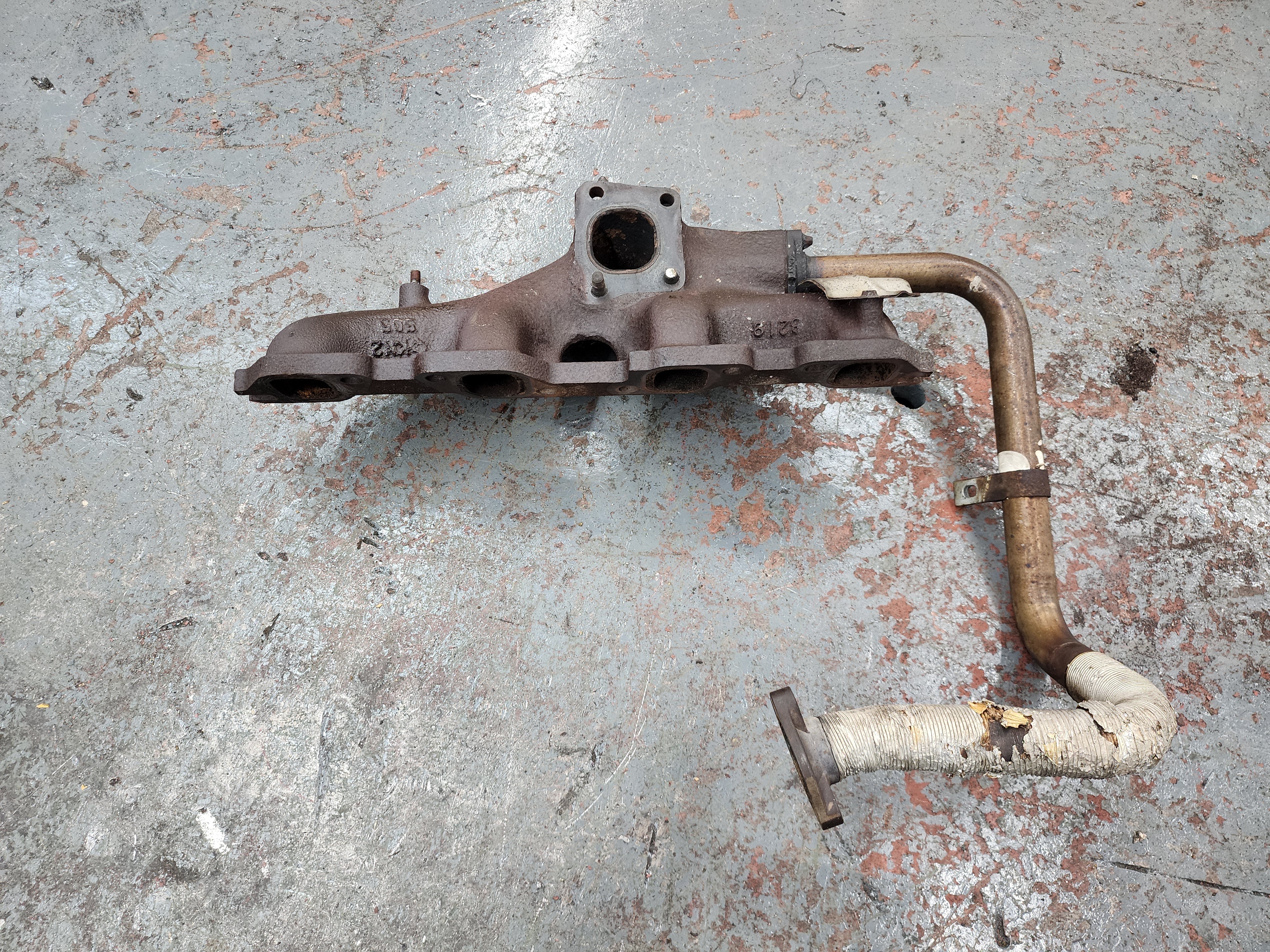 Right Exhaust Manifold - Compatible with 2003 - 2009 Hummer H2 2004 2005 2006 2007 2008