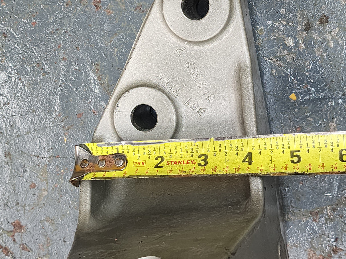 Freightliner Coronado Radiator Mounting Bracket 05-27000-001