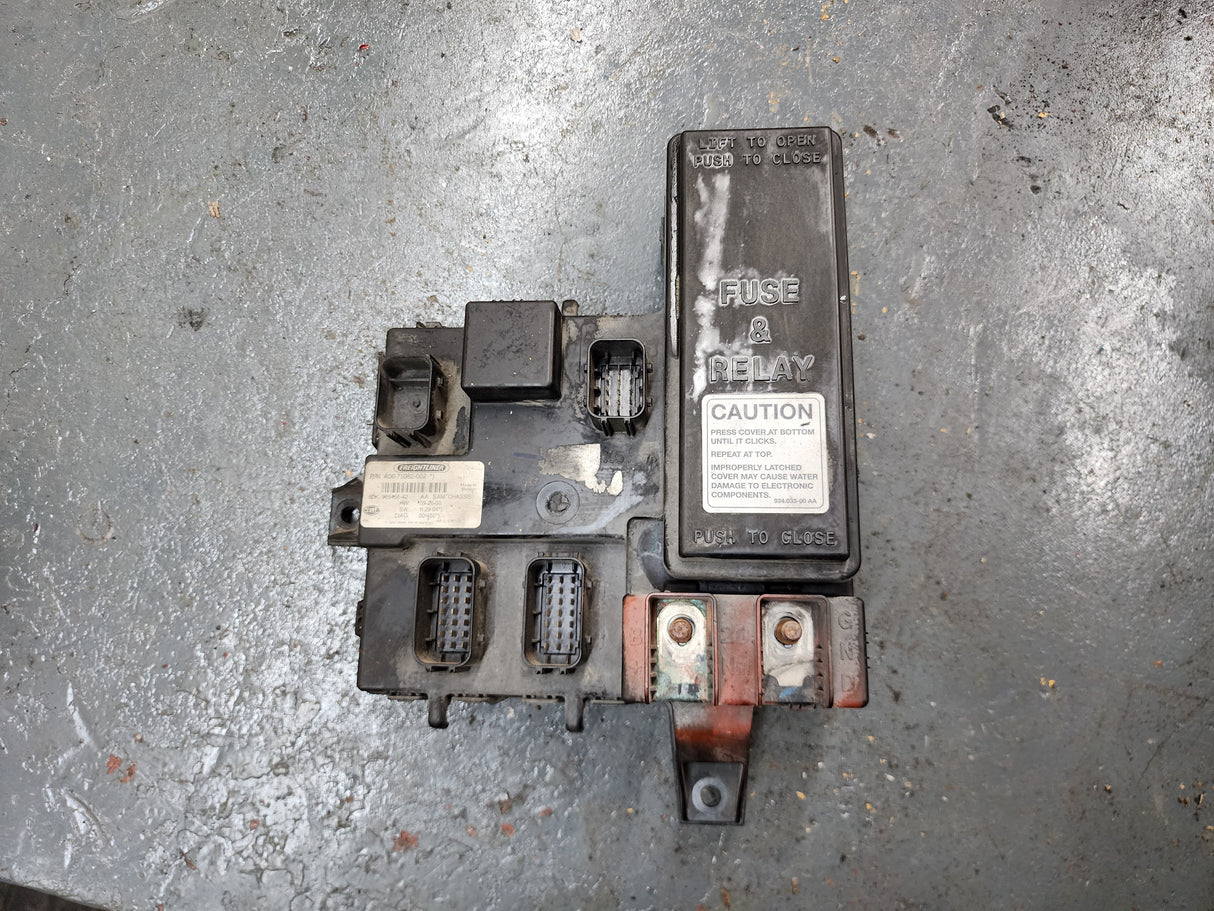 Freightliner Cascadia Cab Control Module (CECU) A06-75982-002