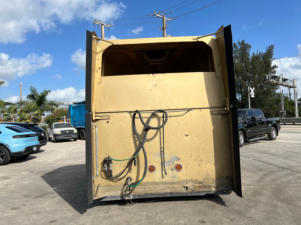 1997 International 9200 SBA Cab