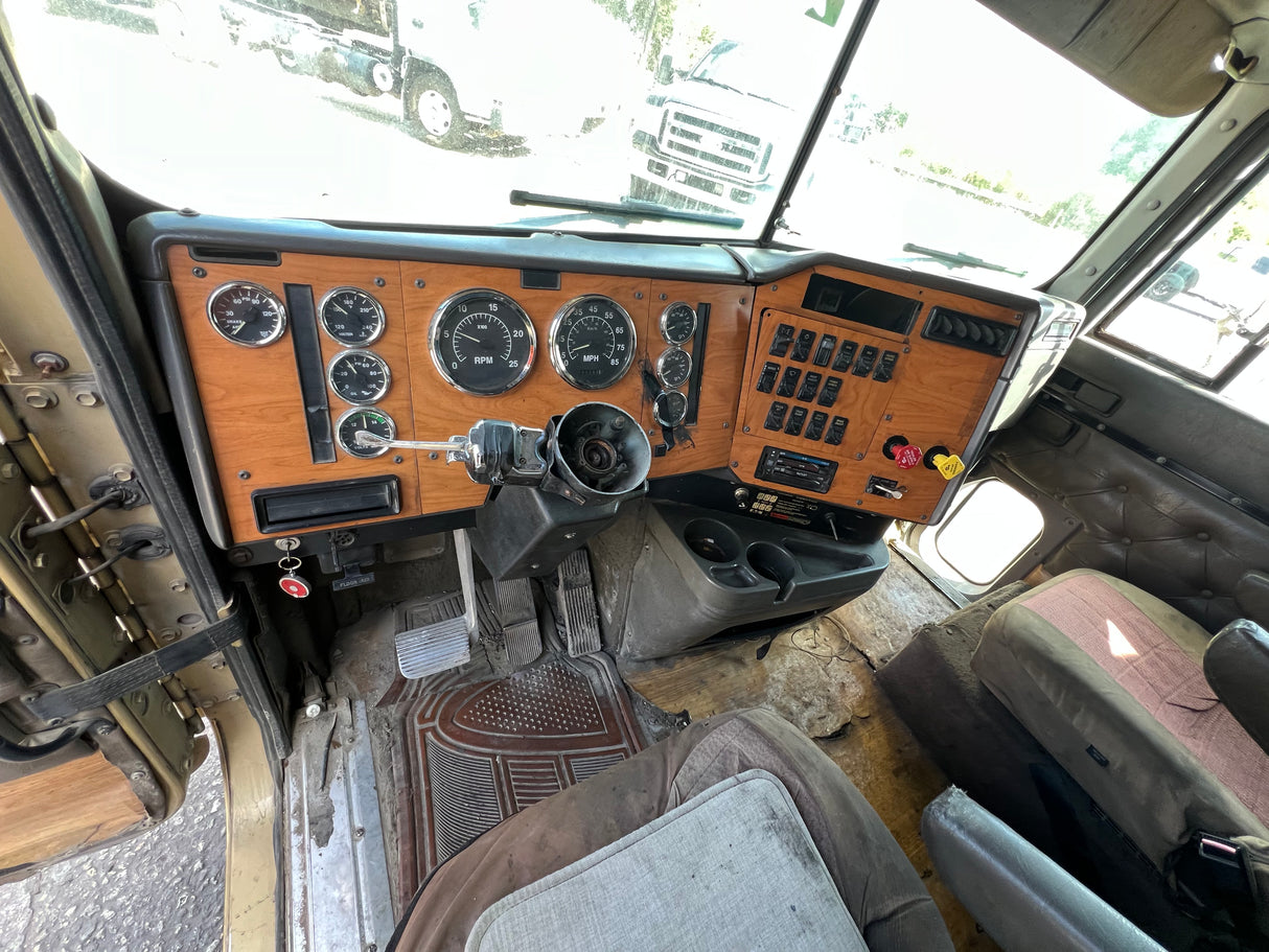 1997 International 9200 SBA Cab