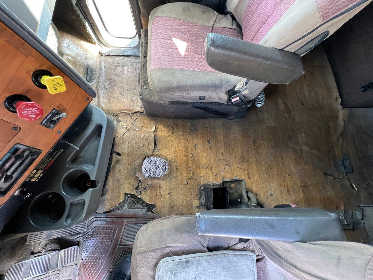 1997 International 9200 SBA Cab