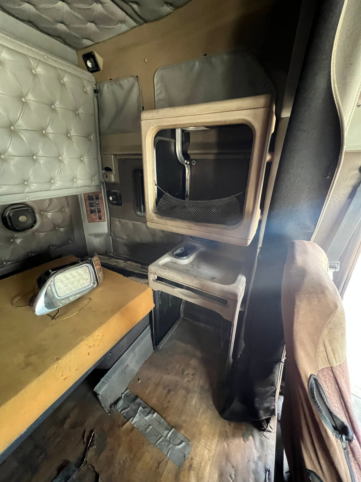 1997 International 9200 SBA Cab