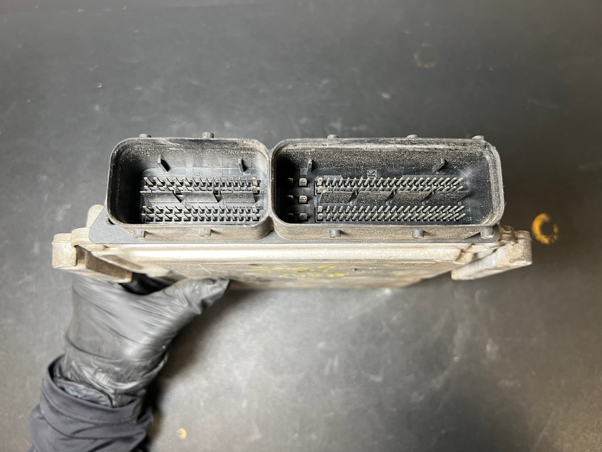 2004 Mitsubishi Fuso Engine Control Module (ECM) Part # MK667731, Bosch Part # 0 281 020 173