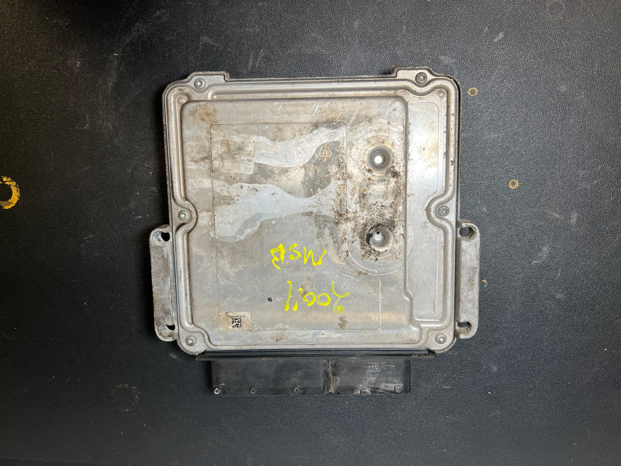 2004 Mitsubishi Fuso Engine Control Module (ECM) Part # MK667731, Bosch Part # 0 281 020 173