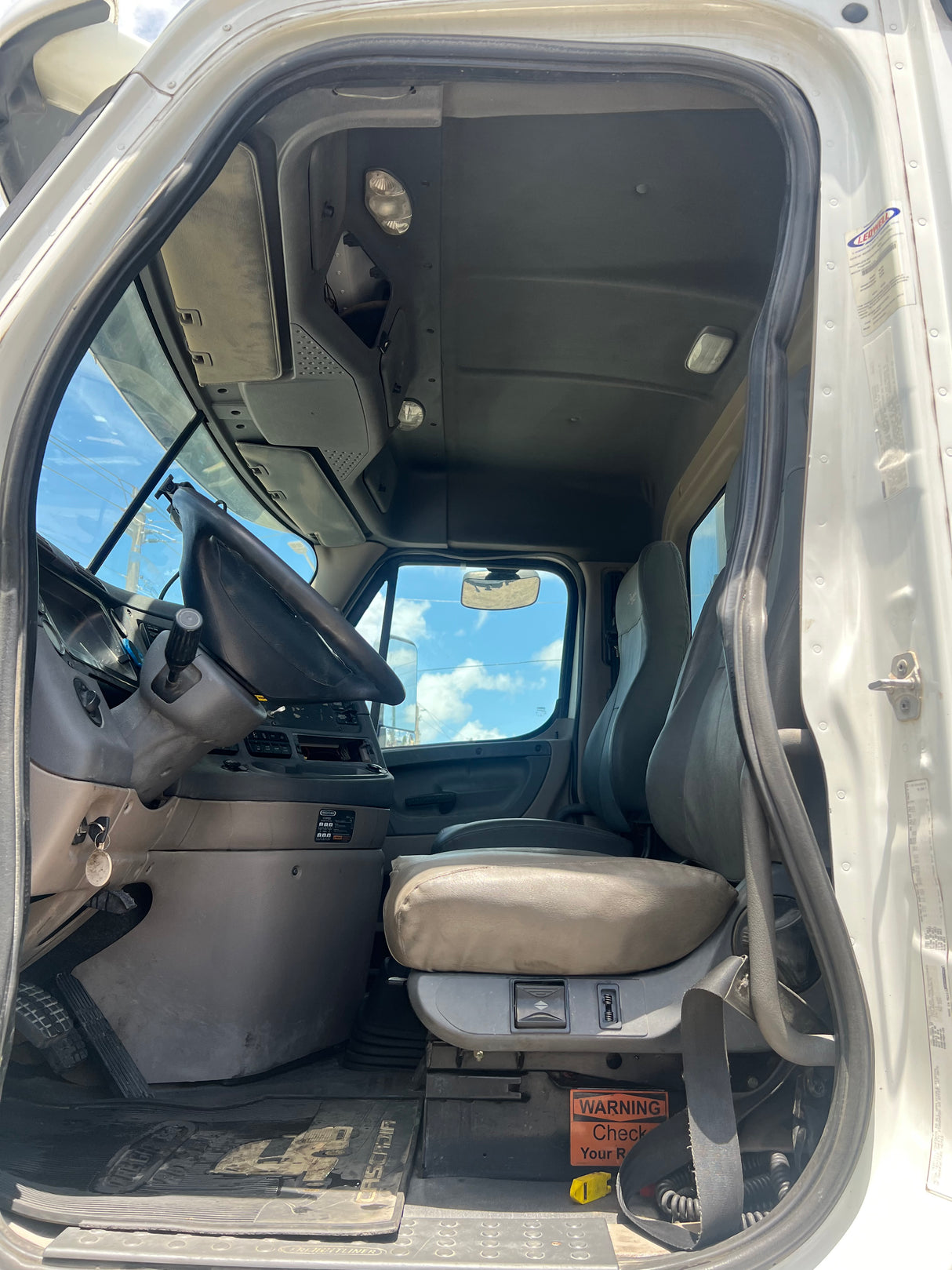 2012 Freightliner Cascadia 125 Cab & Chassis Truck GLIDER KIT (NO ENGINE NO TRANSMISSION)