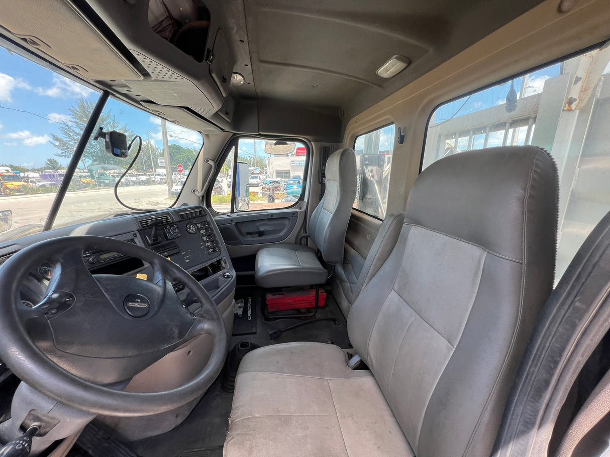 2012 Freightliner Cascadia 125 Cab & Chassis Truck GLIDER KIT (NO ENGINE NO TRANSMISSION)