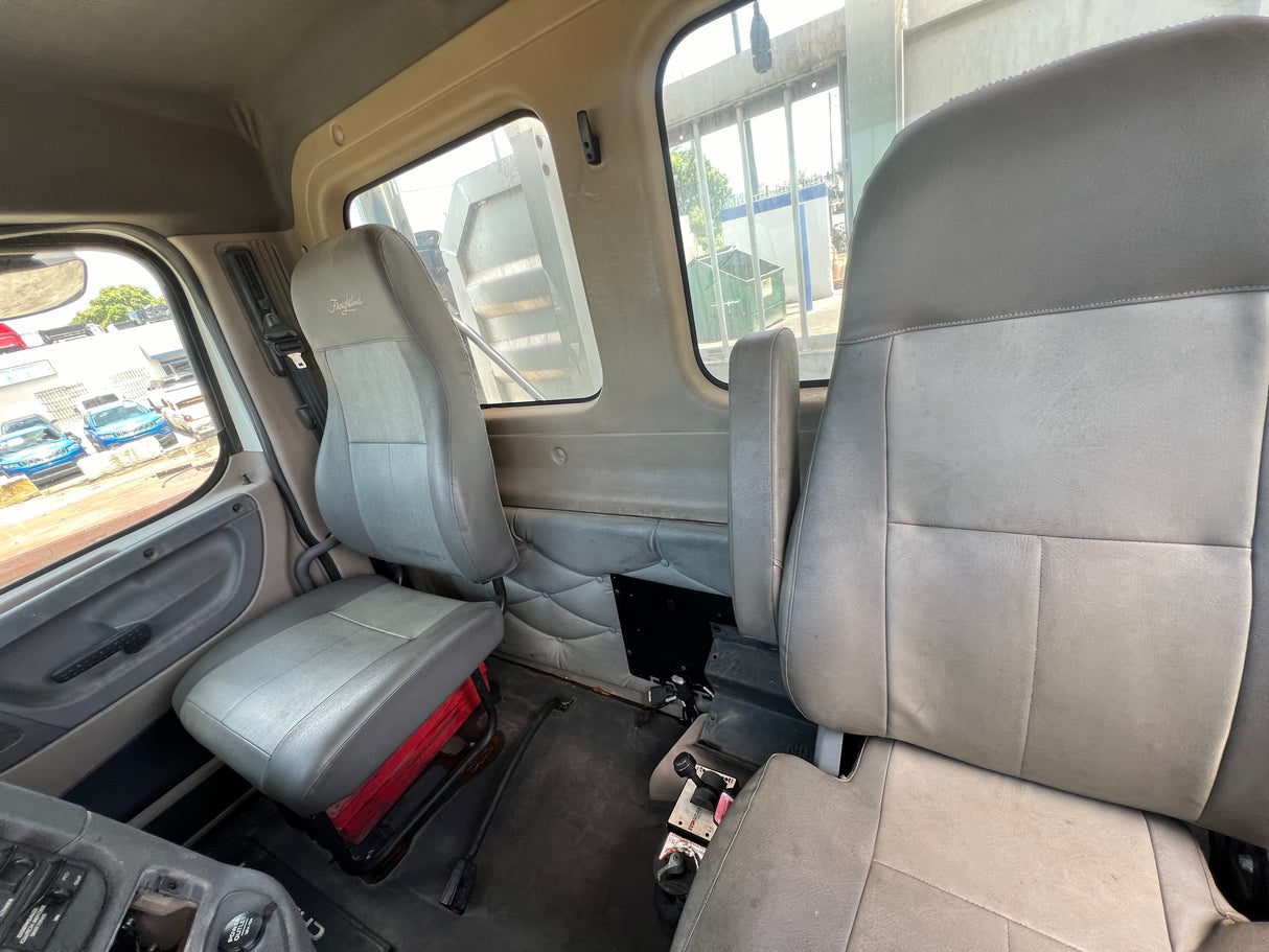 2012 Freightliner Cascadia 125 Cab & Chassis Truck GLIDER KIT (NO ENGINE NO TRANSMISSION)