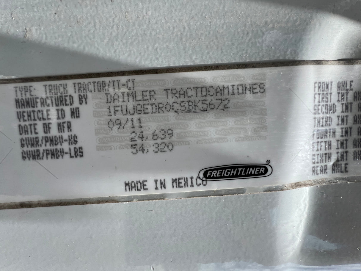 2012 Freightliner Cascadia 125 Cab & Chassis Truck GLIDER KIT (NO ENGINE NO TRANSMISSION)