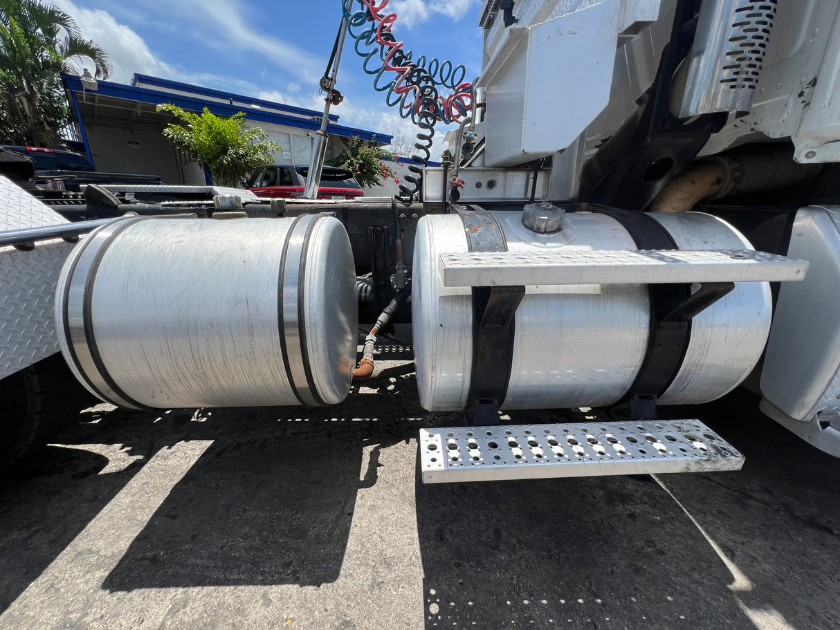 2012 Freightliner Cascadia 125 Cab & Chassis Truck GLIDER KIT (NO ENGINE NO TRANSMISSION)