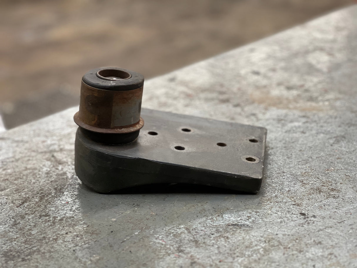 Cummins ISL9 Flywheel Housing Support A1200151-002, RIGHT / PASSENGER'S SIDE